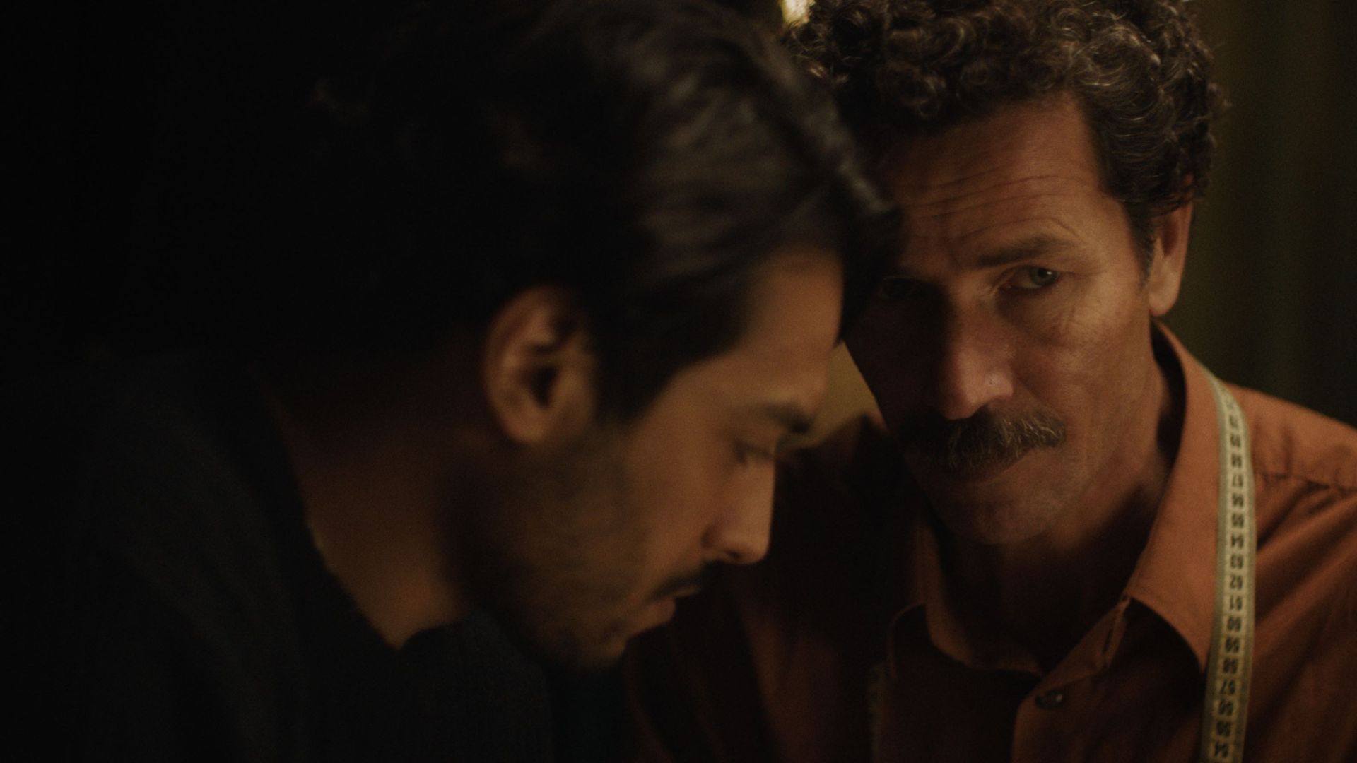 Η εβδομάδα στο Cinobo: «Μπλε Καφτάνι», «Πίσω από τις Θημωνιές» και Ιστορίες Χριστουγέννων σε κινούμενα σχέδια