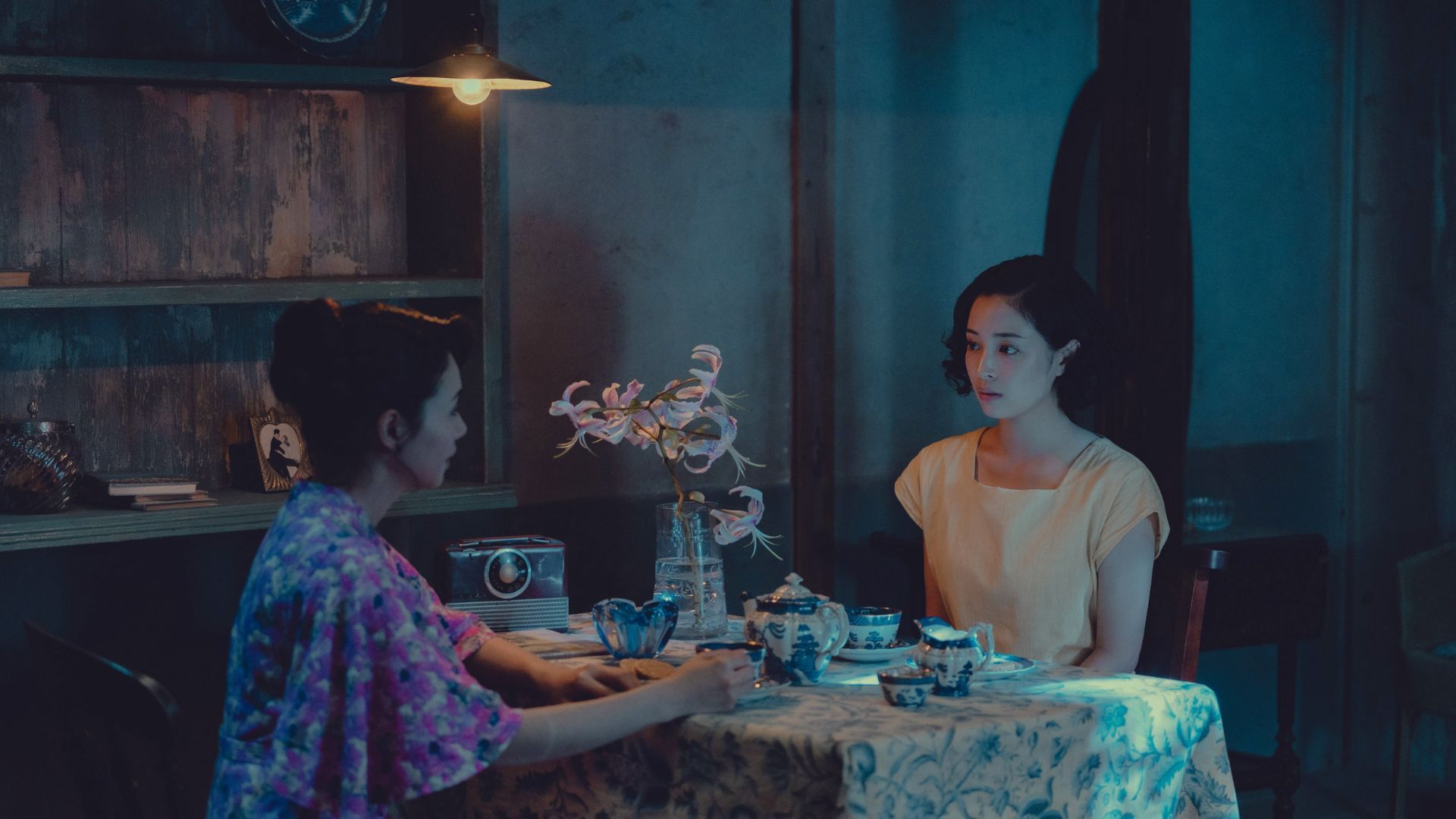 A PALE VIEW OF HILLS_04.jpg