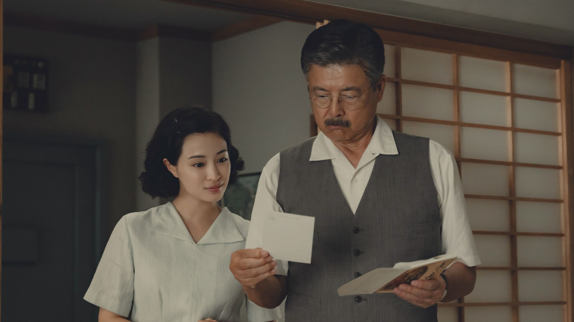 A PALE VIEW OF HILLS_06.jpg