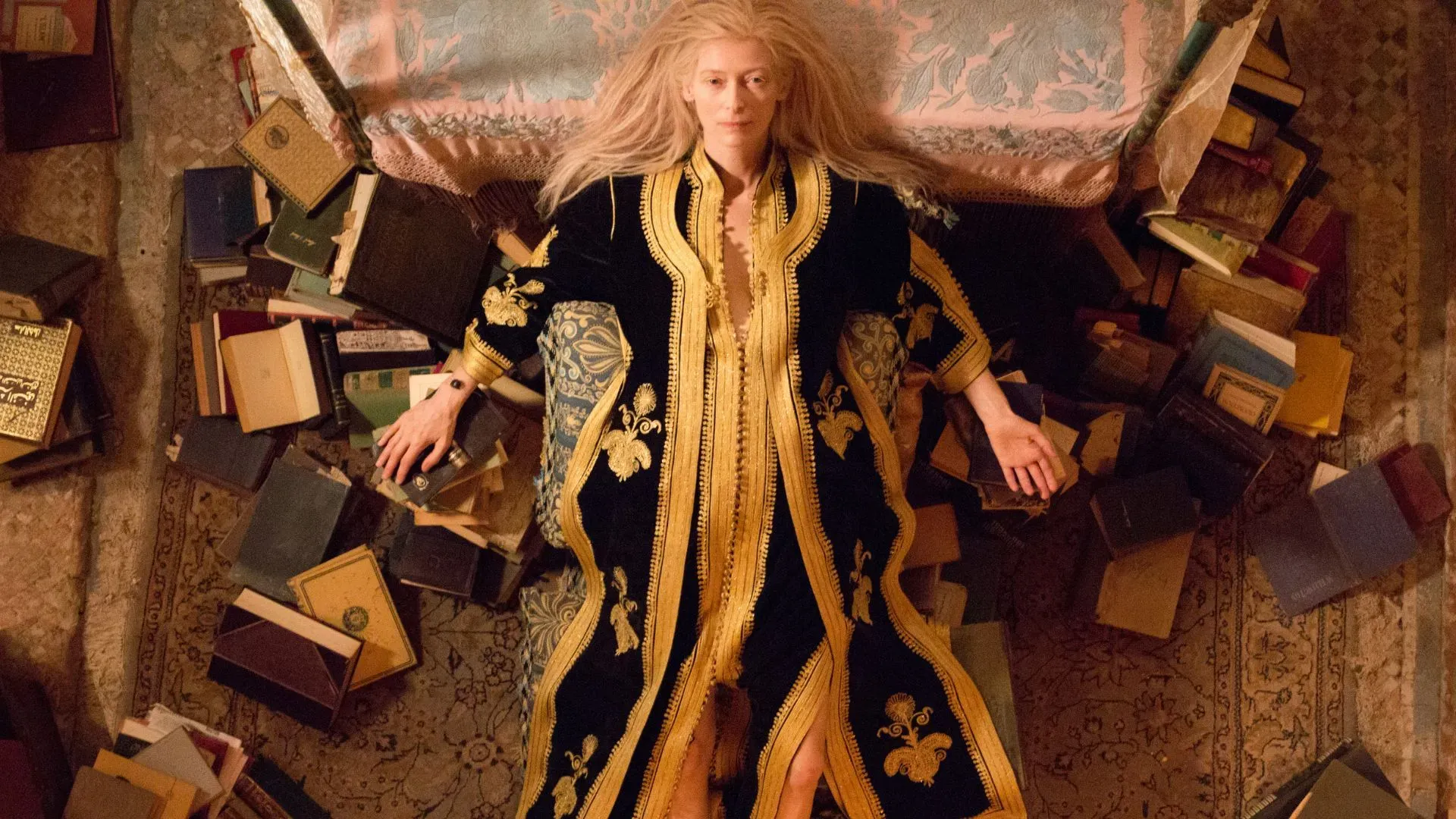 Η εβδομάδα στο Cinobo: «Το Αριστερό Μου Χέρι» σε παραγωγή Σον Μπέικερ, «No Man’s Land» και τα ρομαντικά βαμπίρ του Τζιμ Τζάρμους