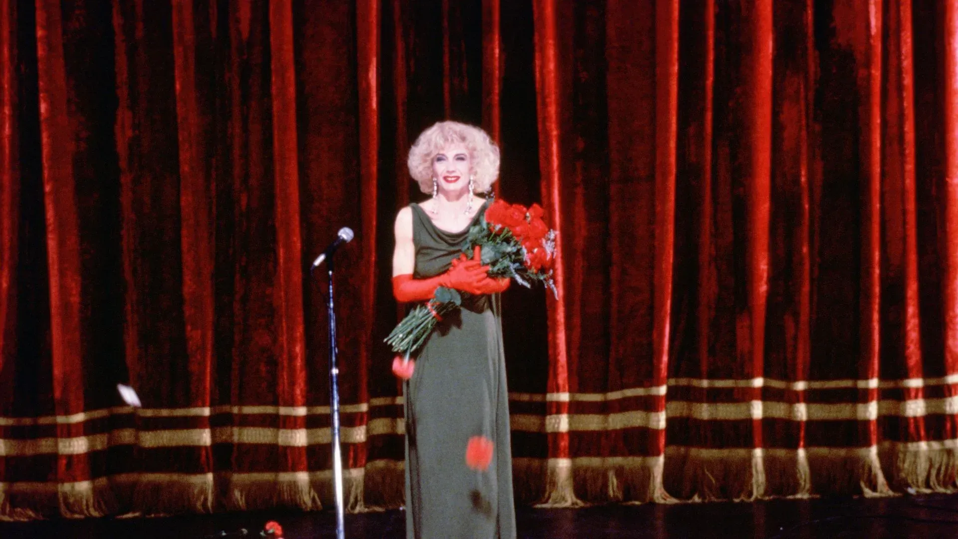 Η εβδομάδα στο Cinobo: Ο «punk Almodovar» εισβάλει με αναρχικές διαθέσεις, ο Ράντου Ζούντε επιστρέφει με το «Kontinental ‘25»